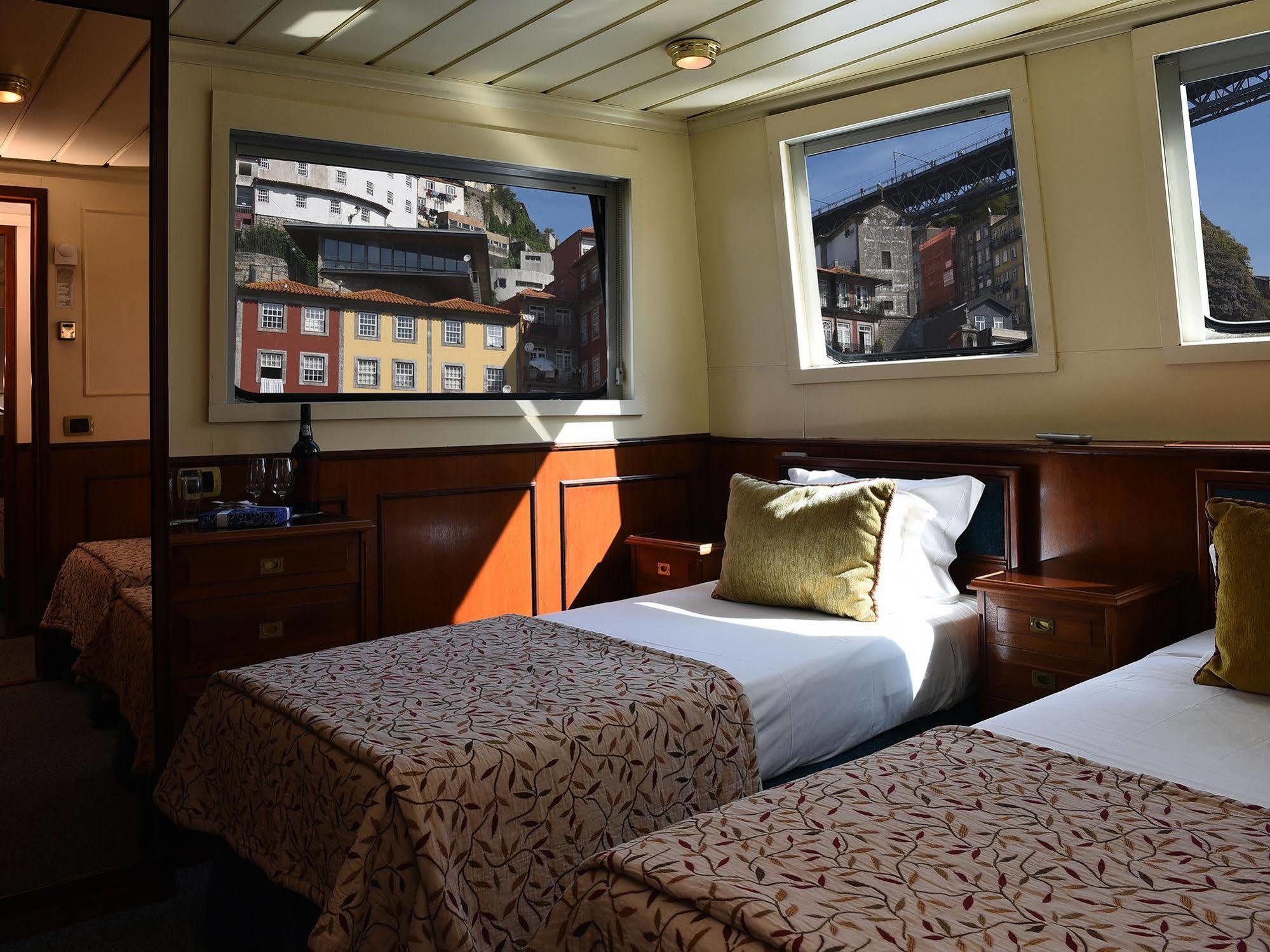 Invicta Ribeira Boat Hotel Porto Eksteriør bilde