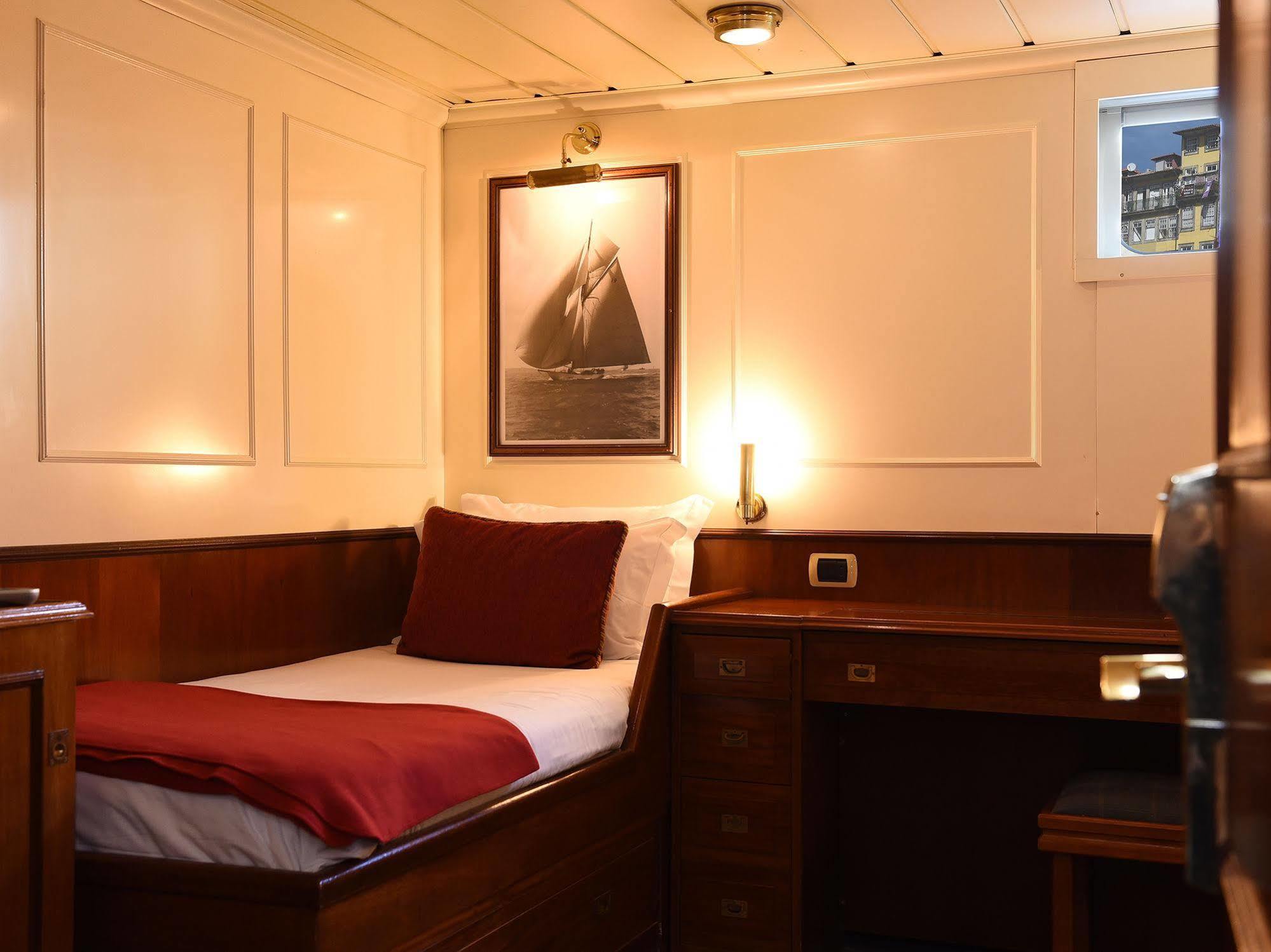 Invicta Ribeira Boat Hotel Porto Eksteriør bilde